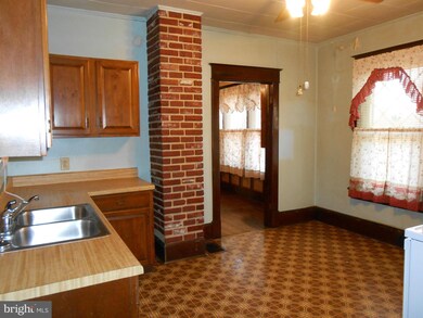 486 N Massanutten St, Strasburg, VA 22657 - photo 5