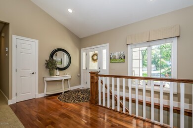003-Foyer-3088843-medium