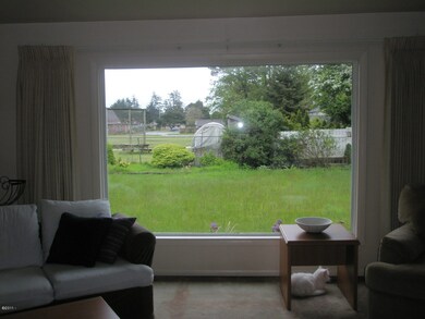 Lvgrm window view of yard