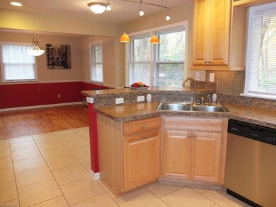 Kitchen and breakfast bar.