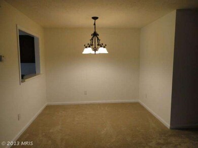 12181 Cardamom Dr, Woodbridge, VA 22192 - photo 5