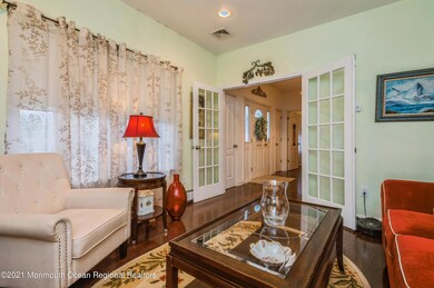 04_602ColumbiaAve_165_LivingRoom_HiRes
