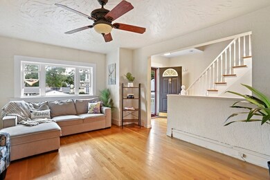 14 Marden St, Saugus, MA 01906 - photo 2