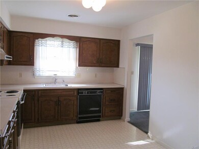 4538 Cairo Dr, Whitehall, PA 18052 - photo 7