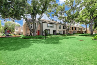 10270 Briar Forest Dr unit 257, Houston, TX 77042 - photo 2