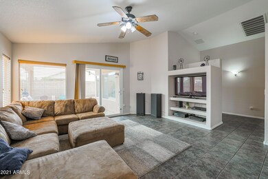 SPACIOUS LIVING ROOM