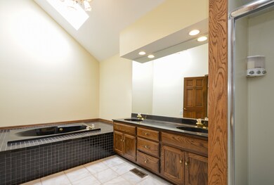 2173 University Dr, Naperville, IL 60565 - photo 4