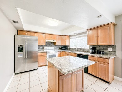 202 Pecan Valley Ct, Friendswood, TX 77546 - photo 3