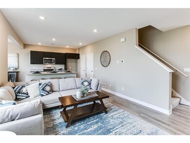 You can feel the connectedness of the kitchen and living room here. *Model photo, selections and colors may vary!