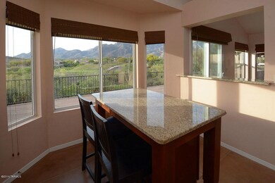 KITCHEN WITH BREAKFAST BAR