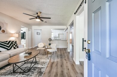 516 E Foley St, Alvin, TX 77511 - photo 3