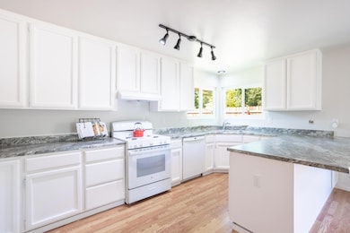 6951 Marvin Trail, Redding, CA 96001 - photo 4