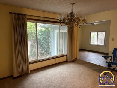 3561 SW Cambridge Ave, Topeka, KS 66614 - photo 3