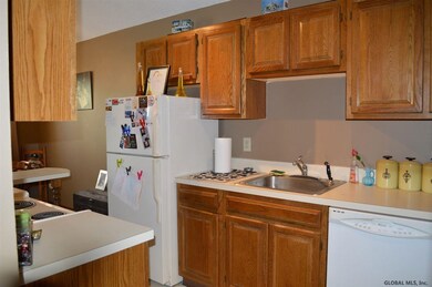 602 Cambridge Manor Dr, Schenectady, NY 12302 - photo 5