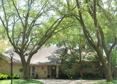 10043 Cedar Creek Dr, Houston, TX 77042 - photo 3