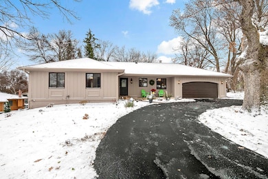 16201 Hillcrest Ln, Eden Prairie, MN 55346 - photo 2