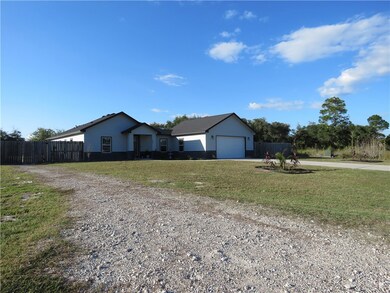 2nd driveway w/double gates for boat or R/V parkin