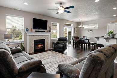 4467 SW Salmon Ave, Redmond, OR 97756 - photo 6