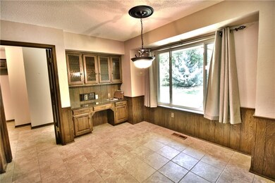 11900 Camelot Place, Oklahoma City, OK 73120 - photo 5