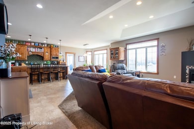 2545 States Blvd, Dickinson, ND 58601 - photo 5