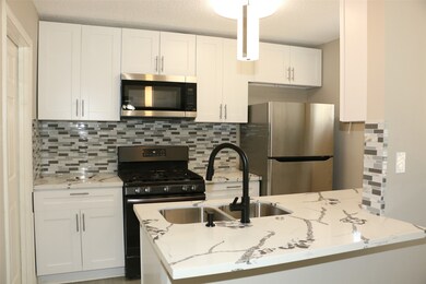 908 Dyche Ln, Alvin, TX 77511 - photo 4