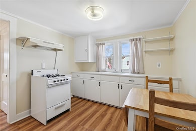 374376 Marcy Ave, Riverhead, NY 11901 - photo 3