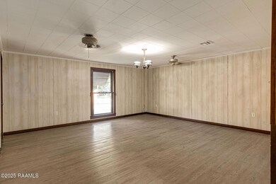 6-web-or-mls-810 Abbirene St-6