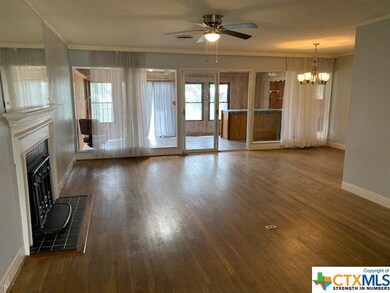 915 W Hopkins St, San Marcos, TX 78666 - photo 4