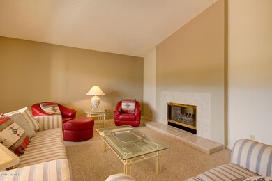 3 LivingRoom3-10
