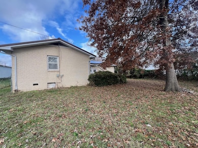 512 E Lindon St, Bolivar, MO 65613 - photo 3