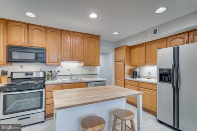 1629 Parkcrest Cir unit 301, Reston, VA 20190 - photo 3