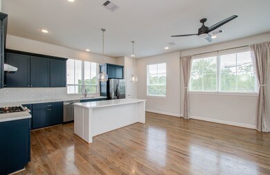 2812 Grand Fountains Dr unit I, Houston, TX 77054 - photo 7