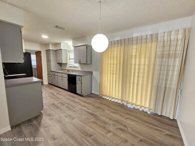 Kitchen/Dining Area