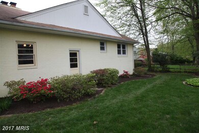 1011 Country Club Dr NE, Vienna, VA 22180 - photo 5