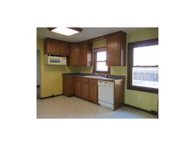 635 Lafayette Blvd, Sheffield Lake, OH 44054 - photo 5