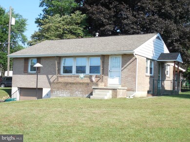 115 W Huller Ln, Reading, PA 19605 - photo 2