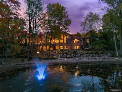 255 Camelot Way, Rochester, MI 48306 - photo 2