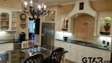 1527 1527 Decharles St, Tyler, TX 75701 - photo 5