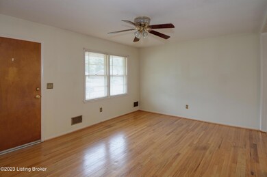 9306 Pagoda Dr, Louisville, KY 40229 - photo 5