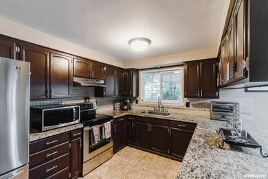 1601 NE Mayview Dr, Albany, OR 97321 - photo 4