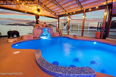 Swim-up Bar w/ Stools