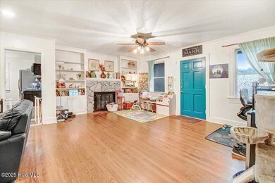 05-1605 E Holly St-5
