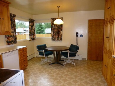Kitchen Dining Area