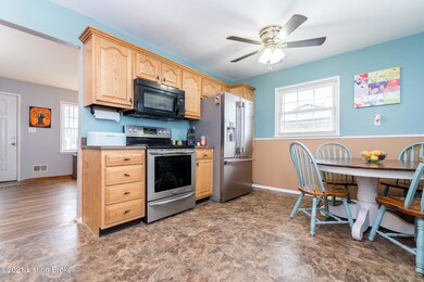 9220 Lantana Dr, Louisville, KY 40229 - photo 6