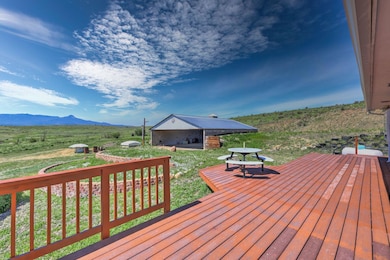 Exterior 08 - Looking right off deck