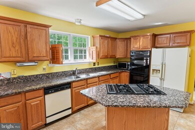 5705 Silk Tree Dr, Riverdale, MD 20737 - photo 4