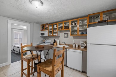 65 S Elm St unit 4, Manchester, NH 03103 - photo 3