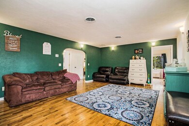 1119 Huntly living room