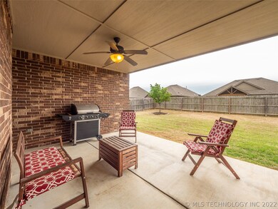 Fantastic covered Patio with room for your grill a