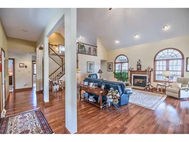 Entry/Foyer.